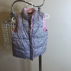 Reversible leopard/ light pink puffer vest